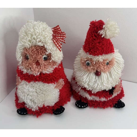 Vtg Christmas Yarn Latch Hook Santa & Mrs. Claus w/Feet 12” Granny Core
